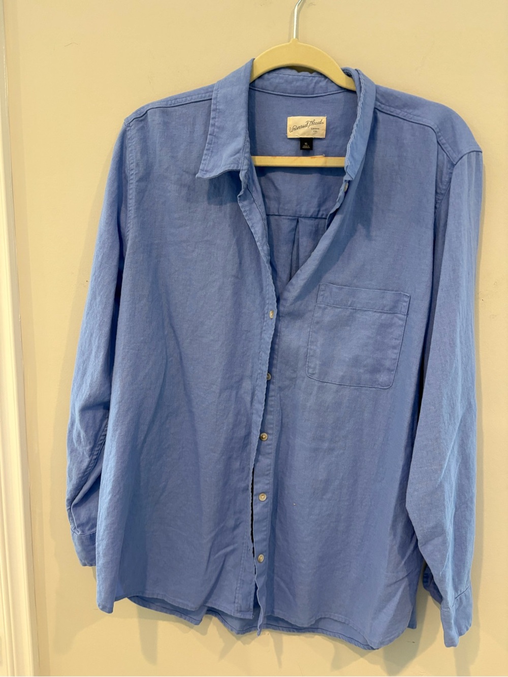 Universal Thread womans Button-Down linen Shirt - Light Blue